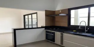 Sobrado condomínio montreal 